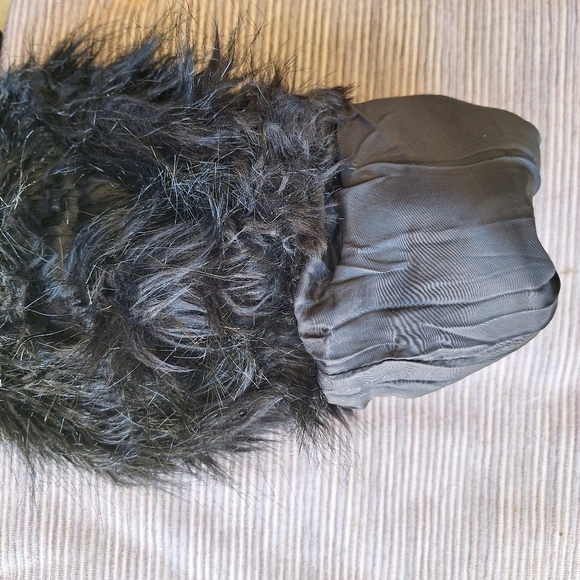 Faux Fur Black Hand Muff Hand Warmer 18"+/- Long - Picture 5 of 6